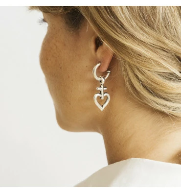 Boucles D'oreilles Créoles Mistral, Marque CXC | Bijoux Totem 5 Boucles D'oreilles Créoles Mistral, Marque CXC | Bijoux Totem – Image 3