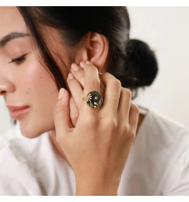 Bague Ronde Ajustable Rose, Marque Franck Herval | Bijoux Totem 4 Bague Ronde Ajustable Rose, Marque Franck Herval | Bijoux Totem – Image 2