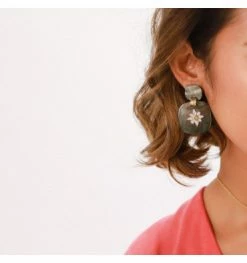 Clips Alexa En Nacre Noire, Marque Franck Herval | Bijoux Totem 7 Clips Alexa En Nacre Noire, Marque Franck Herval | Bijoux Totem -Montres bracelet Soldes franck herval clips alexa 1