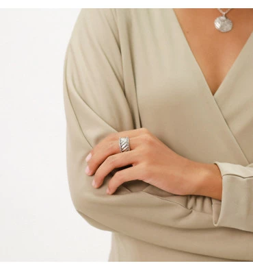 Bague Anneau Ajustable Meika, Marque Ori Tao | Bijoux Totem 4 Bague Anneau Ajustable Meika, Marque Ori Tao | Bijoux Totem – Image 2