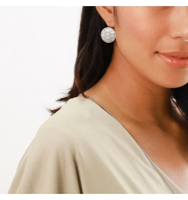 Dormeuses Rondes Ukiyo Nami, Marque Ori Tao | Bijoux Totem 4 Dormeuses Rondes Ukiyo Nami, Marque Ori Tao | Bijoux Totem – Image 2