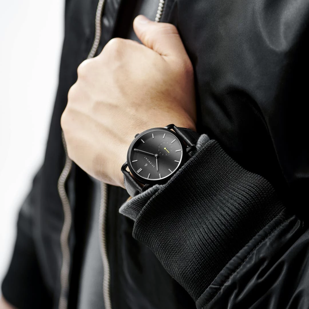 Seizmont Montre Minimaliste Aether Ivano Noire Et Jaune 4 Seizmont Montre Minimaliste Aether Ivano Noire Et Jaune – Image 2