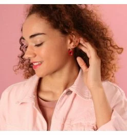 Dormeuses Joli Coquelicot, Marque Taratata Bijoux | Bijoux Totem -Montres bracelet Soldes taratata bijoux dormeuses joli coquelicot 4